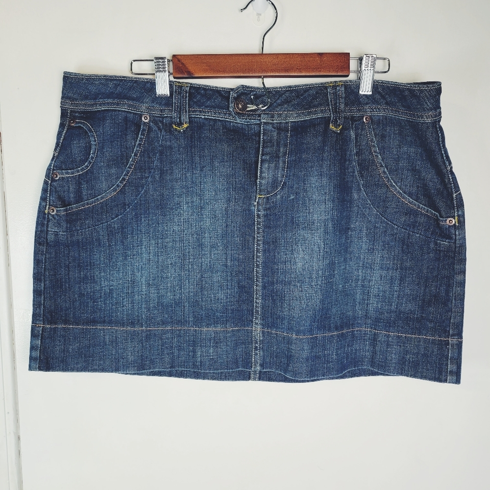 Elle Blue Jean Mini Skirt Sz 16.